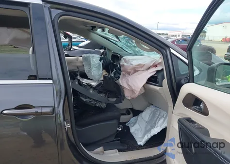 2022 Chrysler Voyager Lx из США, поврежденный, VIN 2C4RC1CG1NR226106